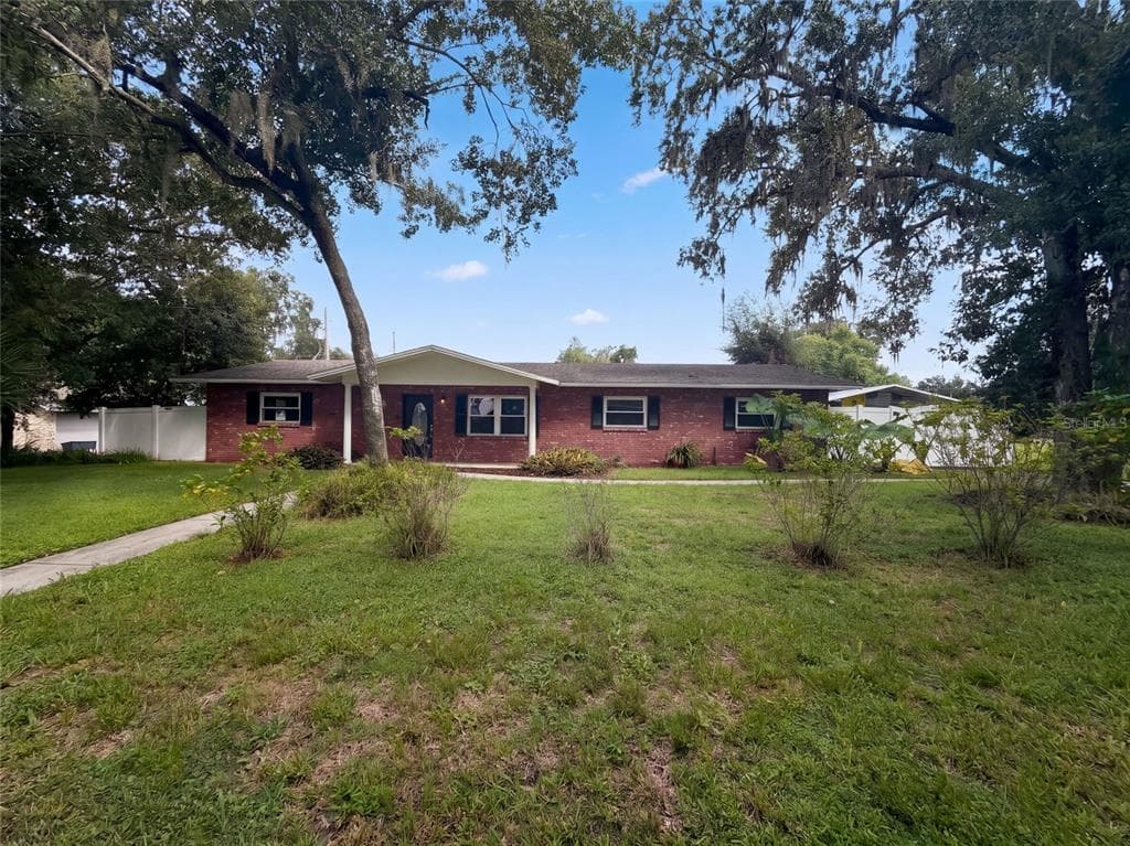 2716 CHARLESTON DRIVE