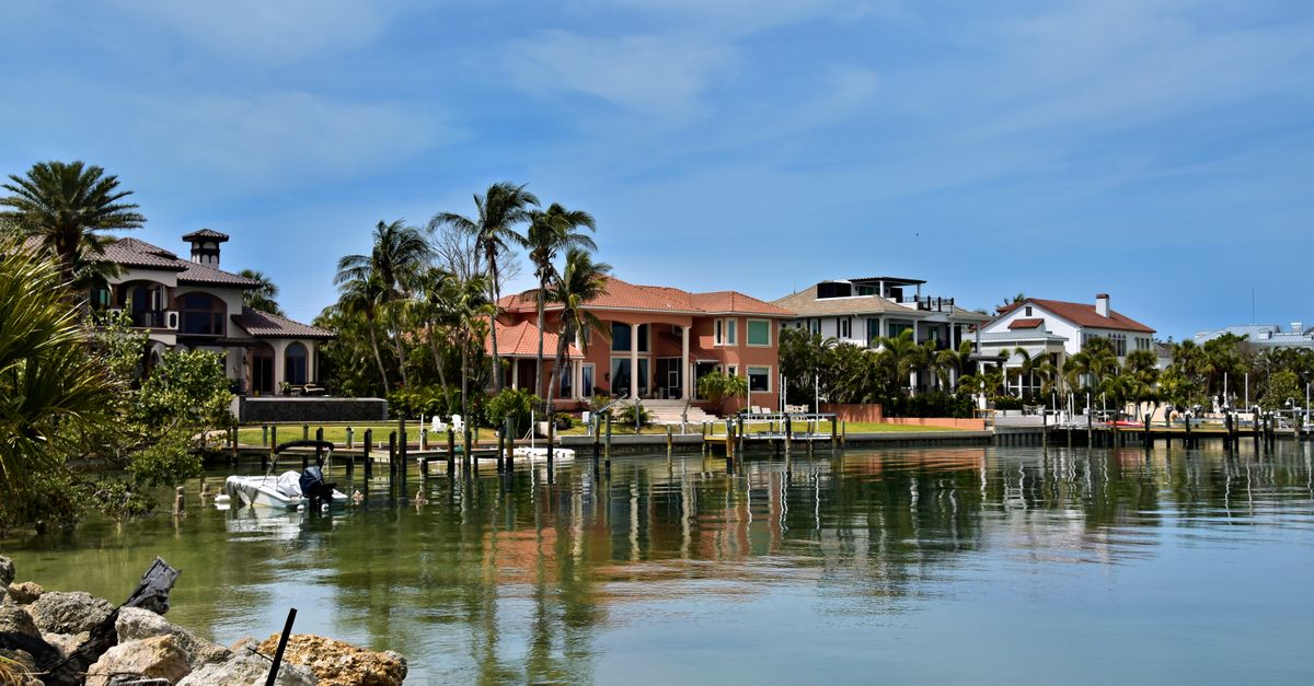 Best Neighborhoods in Sun City Center: Where to Live in 2026