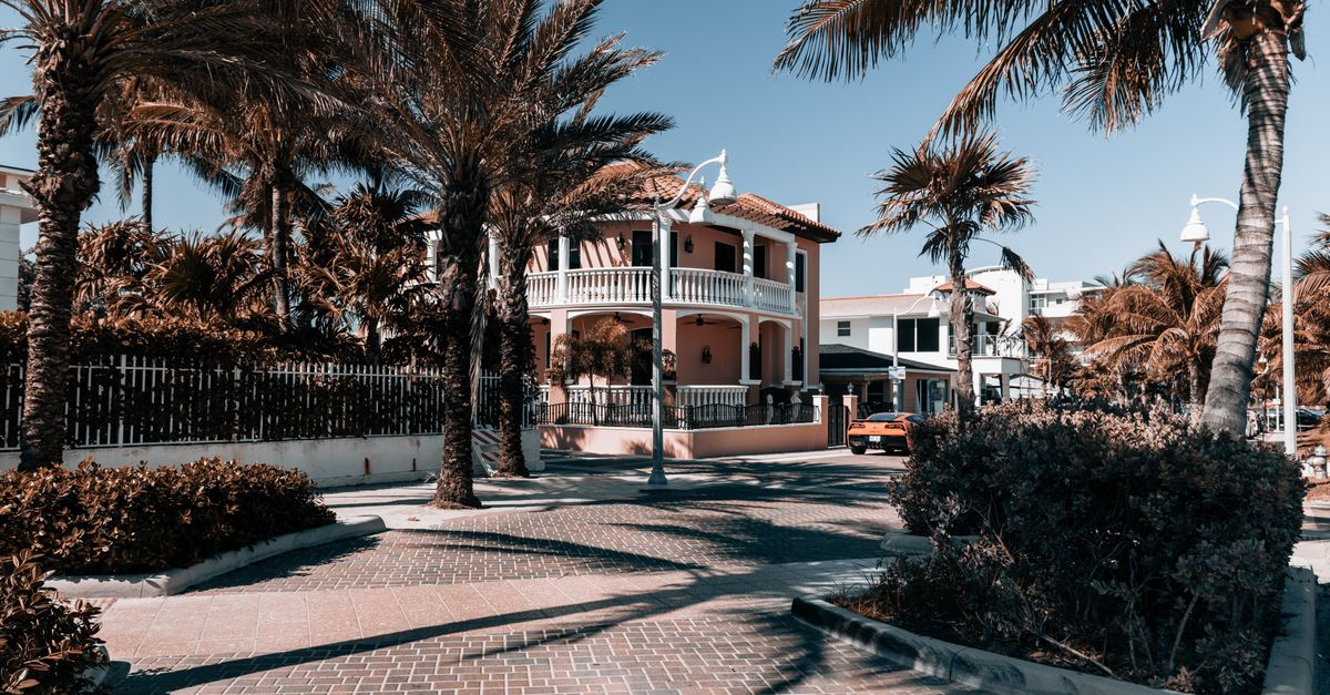 Davis Islands Real Estate  -  Tampa's Premier Island Community (2026 Guide)