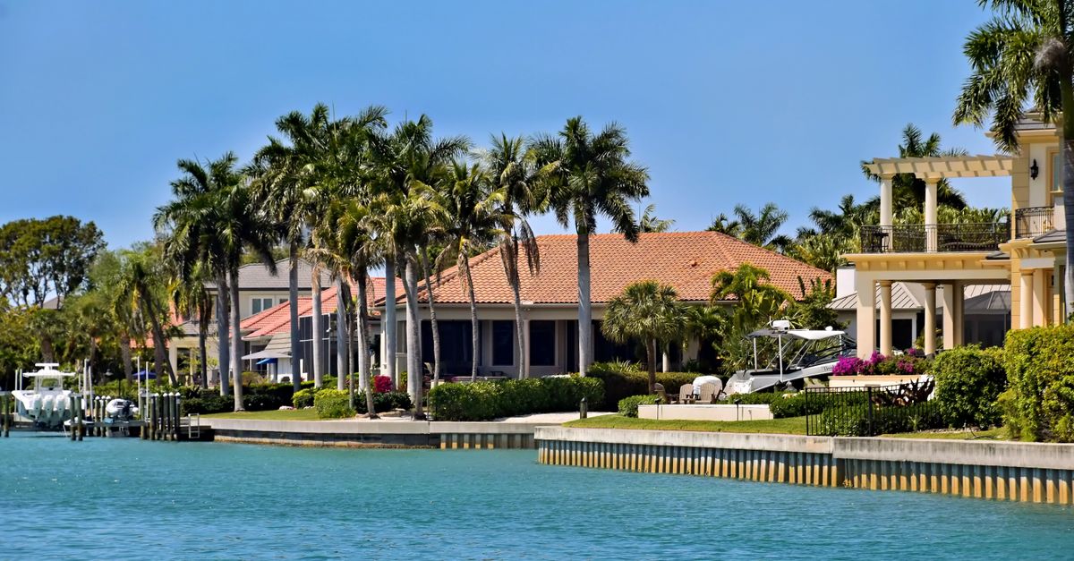 Florida Lanai Guide  -  Screened-In Living at Its Best