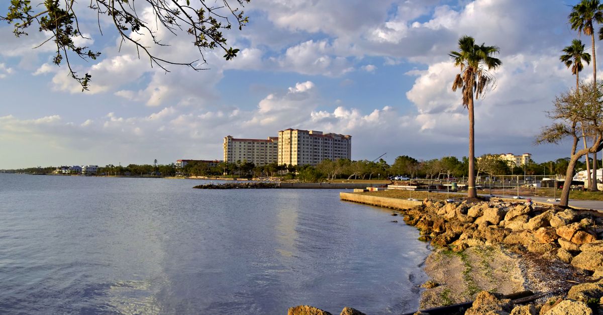 Luxury Homes in Tampa Bay  -  A Buyer's Guide to $750K+
