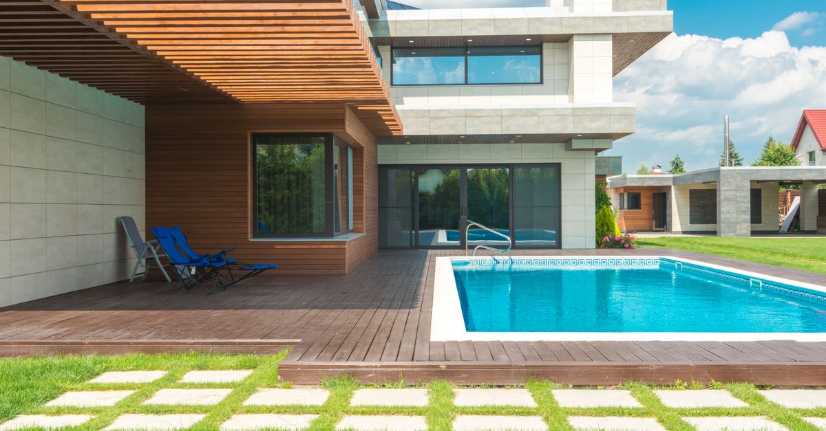 Waterfront Homes in Bradenton: Pricing, Flood Zones, and Tips