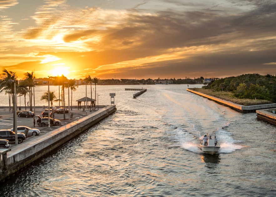 Waterfront Homes in Holiday: Pricing, Flood Zones, and Tips