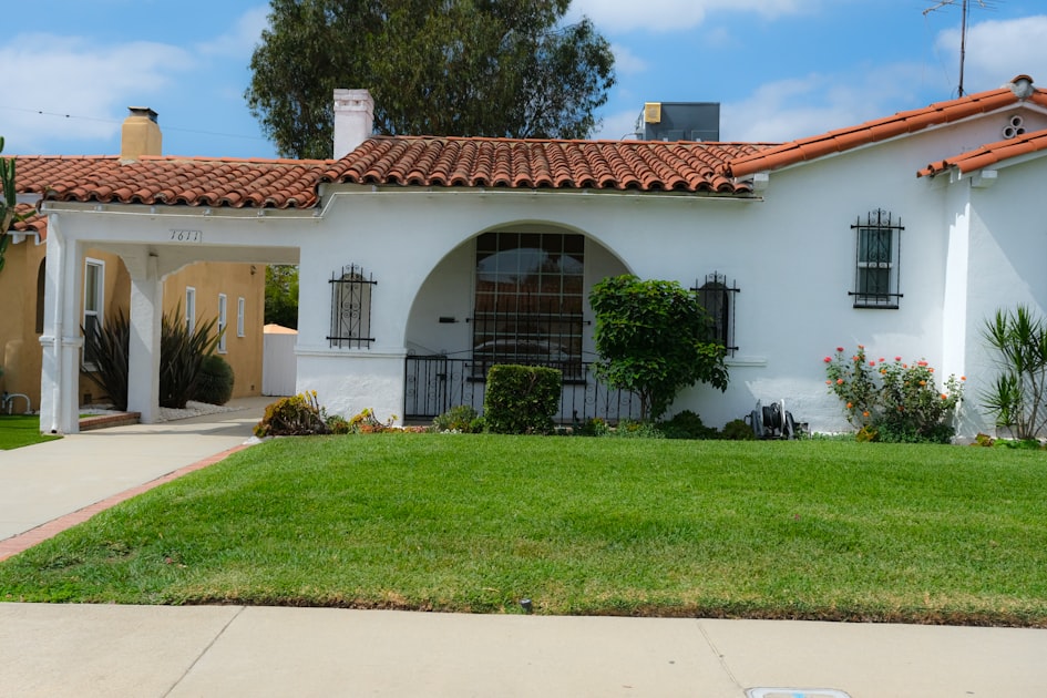 Waterfront Homes in Lutz: Pricing, Flood Zones, and Tips