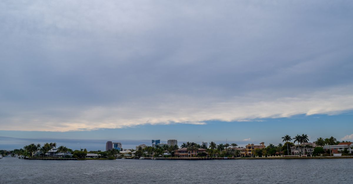Waterfront Homes in Mulberry: Pricing, Flood Zones, and Tips
