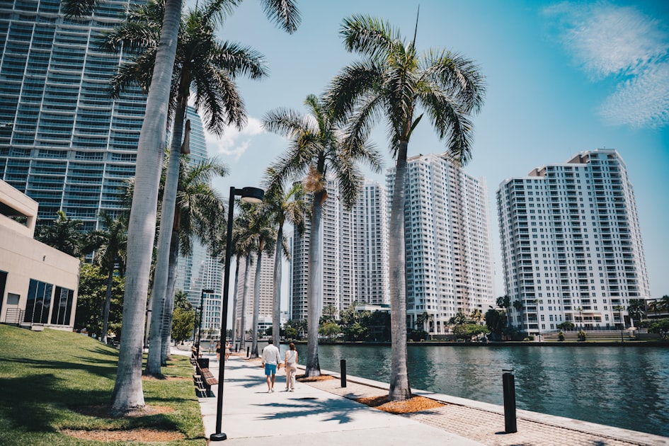 Waterfront Homes in Pinellas Park: Pricing, Flood Zones, and Tips